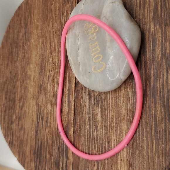 Pink silicone bracelet B2430 - Picture 1 of 2